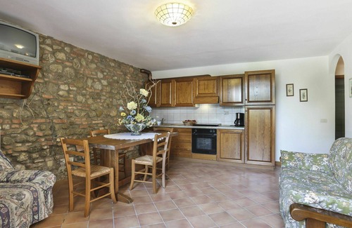 Terricciola House | Lovely apartment in villa for 4 people with pool, WIFI, terrace and pets allowed