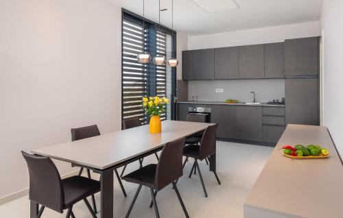 Municipality of Murter Apartment | Lovely Apartment In Betina With Wifi