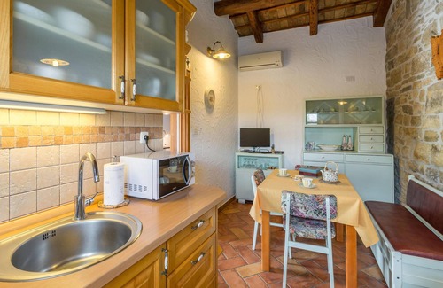 Gologorica Apartment | Lovely apartment in Cerovlje with WiFi