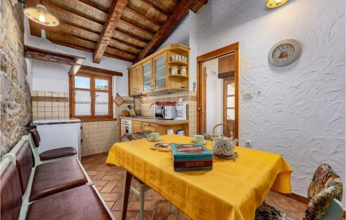 Gologorica Apartment | Lovely Apartment In Cerovlje With Wifi