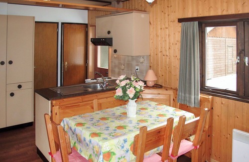Saas-Balen House | Lovely apartment in villa for 4 guests with WIFI, TV, patio, pets allowed and parking