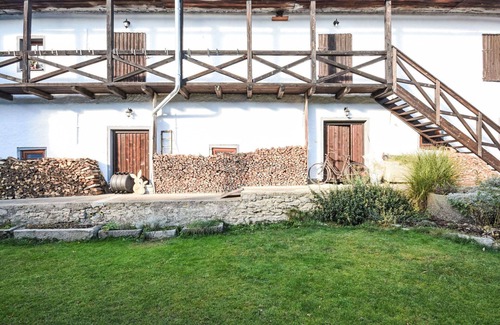 Horni Plana Villa | Lovely apartment in villa for 4 guests with pool, WIFI, TV, pets allowed and parking