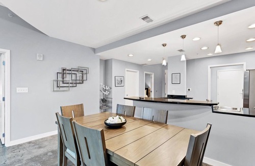 South Eola Condo | Lovely apartment in downtown Orlando with free parking