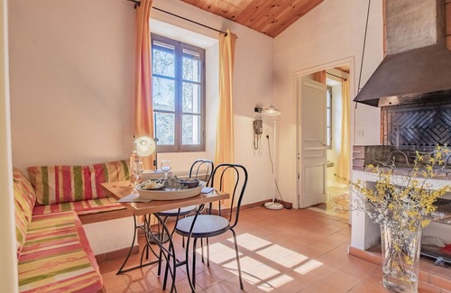 Puimichel Villa | Lovely apartment in villa for 2 people with WIFI, patio, pets allowed, panoramic view and parking