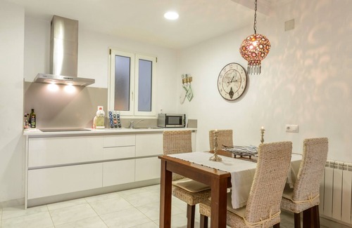 Eixample Apartment | Lovely Apartment In Girona City Centre 10 Minutes Walk To The Old Town