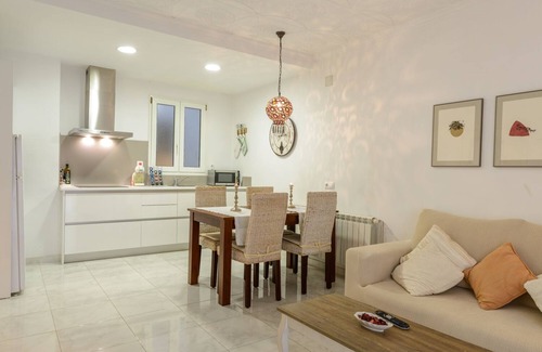 Eixample Apartment | Lovely Apartment In Girona City Centre 10 Minutes Walk To The Old Town