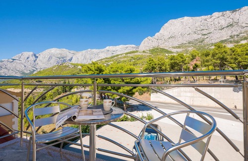 Bratus Apartment | Lovely apartment in Krvavica with WiFi
