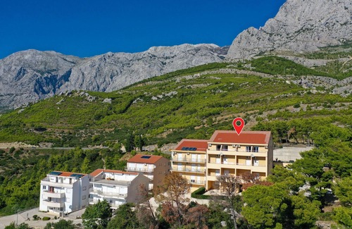 Bratus Apartment | Lovely apartment in Krvavica with WiFi
