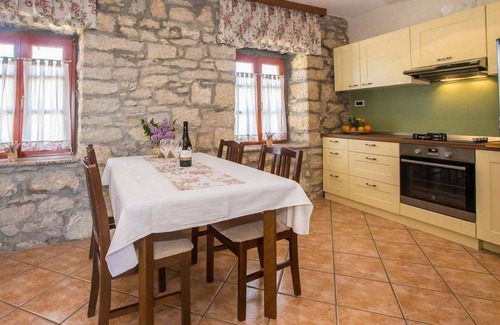 Dracevac Apartment | Lovely apartment in Porec with WiFi