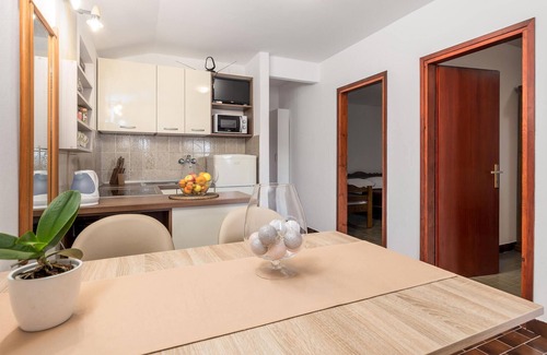 Supetarska Draga Apartment | Lovely apartment in Rab with kitchen