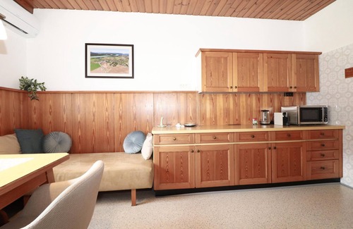 Weizelsdorf Apartment | Lovely apartment in Strau with WiFi