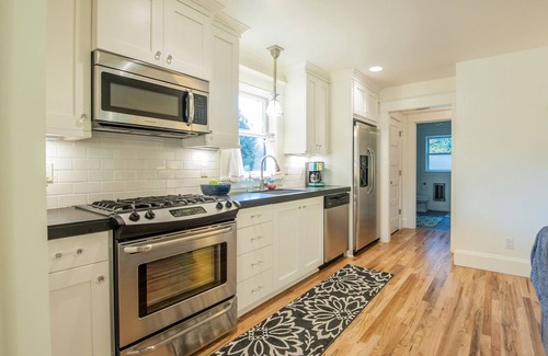 Sellwood-Moreland Apartment | Lovely Apartment In The Heart Of Sellwood- Moreland