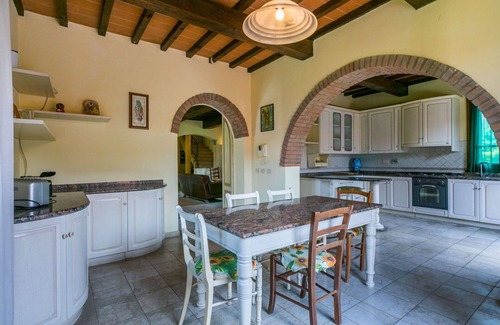 Fucecchio Villa | Lovely apartment in villa with A/C, private pool, WIFI, hot tub, TV, pets allowed and parking