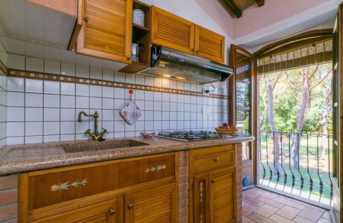 Suvereto Villa | Lovely apartment in villa for 6 guests with A/C, WIFI, pool, TV, patio and parking