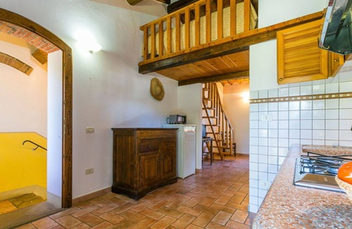 Suvereto Villa | Lovely apartment in villa for 6 guests with A/C, WIFI, pool, TV, patio and parking