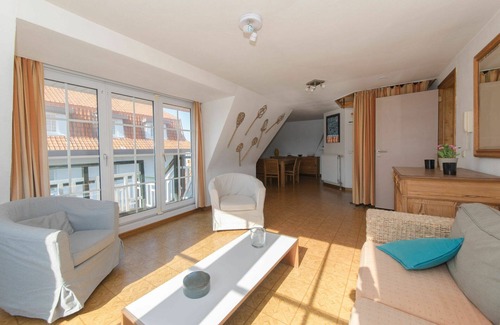 De Haan Villa | Lovely apartment in villa for 6 people with WIFI, TV, balcony, pets allowed and parking