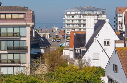 De Haan Villa | Lovely apartment in villa for 6 people with WIFI, TV, balcony, pets allowed and parking