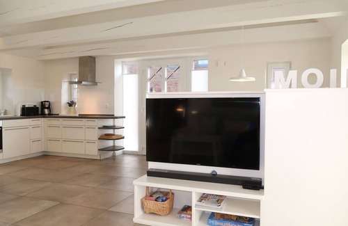 Dagebuell House | Lovely apartment in villa with WIFI, hot tub, TV, terrace, pets allowed and panoramic view