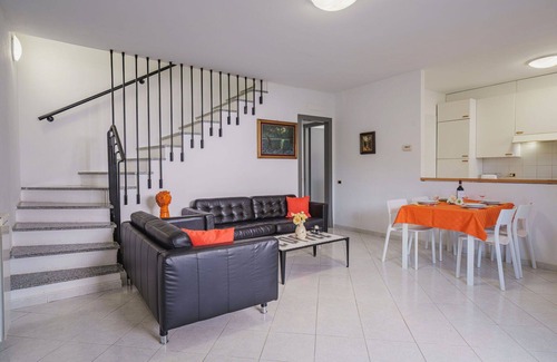 Ameglia House | Lovely apartment in villa for 5 people with WIFI, TV, terrace and pets allowed, close to La Spezia