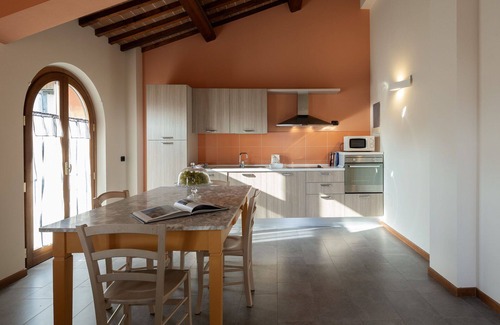 Larciano House | Lovely apartment in villa for 4 guests with A/C, WIFI, pool, TV and panoramic view