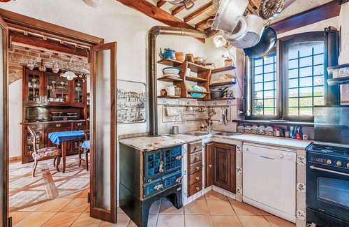 Lidarno Villa | Lovely apartment in villa for 6 guests with WIFI, pool, TV, patio, pets allowed and parking