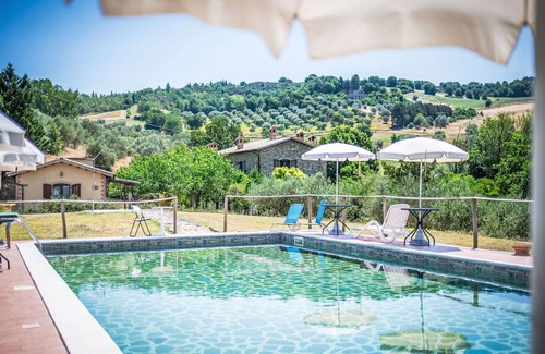 Lidarno Villa | Lovely apartment in villa for 6 guests with WIFI, pool, TV, patio, pets allowed and parking