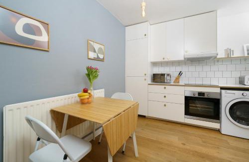Victoria Apartment | Lovely Apartment in Victoria Park Village