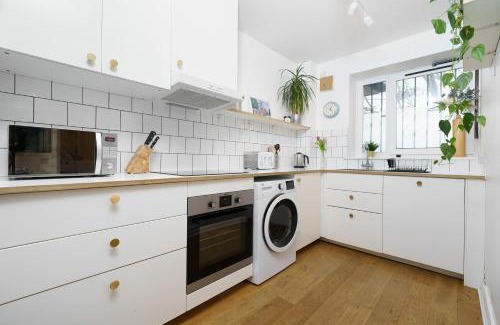 Victoria Apartment | Lovely Apartment in Victoria Park Village