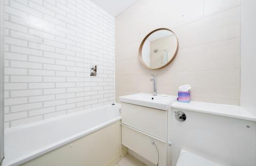 Victoria Apartment | Lovely Apartment in Victoria Park Village