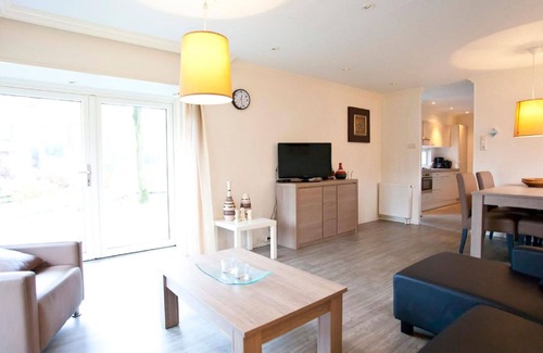 Schaarsbergen House | Lovely apartment in villa for 4 guests with pool, WIFI, TV, terrace and parking