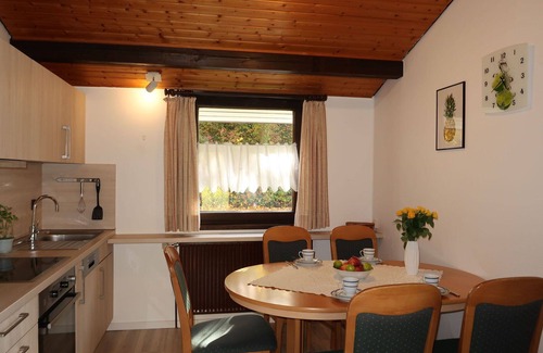 Machtlos House | Lovely apartment in villa for 4 people with pool, TV, terrace, pets allowed and parking
