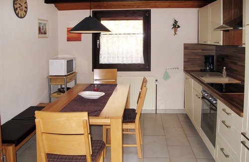 Machtlos House | Lovely apartment in villa for 4 people with pool, TV, terrace, pets allowed and parking