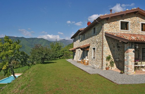 Pieve Fosciana Apartment | Lovely apartment in Tuscany traditional, sunny and panoramic country side villa.