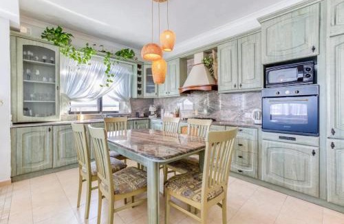 Qawra Apartment | Lovely apartment next to the beach