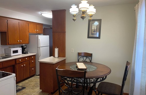 Diamond Lake Apartment | Lovely apartment on Duplex House in Minneapolis Near Airport & MOA