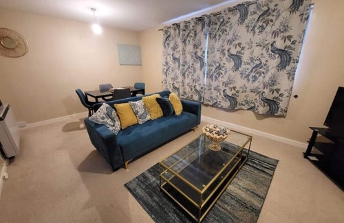 Sutton Coldfield Apartment | Lovely apartment with free parking & Wi-Fin