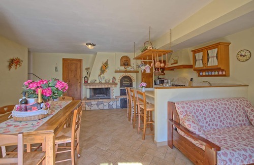 Villa A Sesta Apartment | Lovely apartment with pool, WIFI, A/C, TV, patio, panoramic view and parking, close to Siena