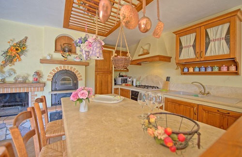 Villa A Sesta Apartment | Lovely apartment with pool, WIFI, A/C, TV, patio, panoramic view and parking, close to Siena