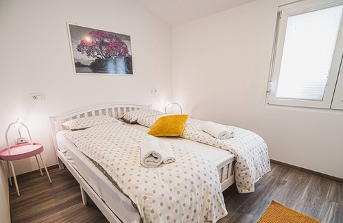 Kobarid Apartment | Lovely Apartment with Terrace & Garden at Soča River