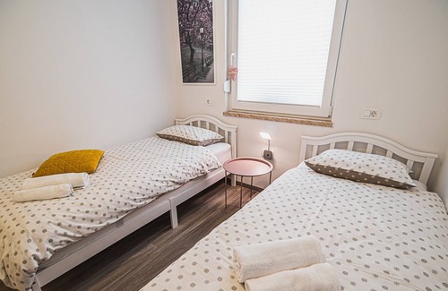 Kobarid Apartment | Lovely Apartment with Terrace & Garden at Soča River