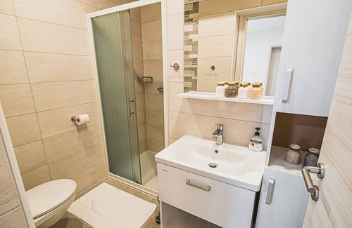 Kobarid Apartment | Lovely Apartment with Terrace & Garden at Soča River