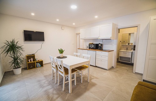 Kobarid Apartment | Lovely Apartment with Terrace & Garden at Soča River