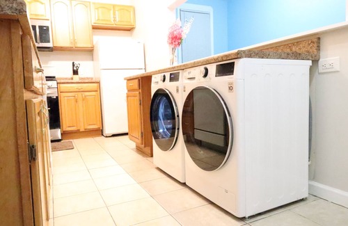 Belleville Apartment | ★Lovely Apt Close to American Dream and NYC!★