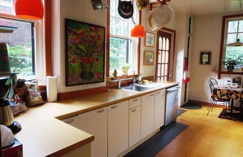 Cabbagetown Apartment | Lovely Artist's Cabbagetown Century Home Downtown with Private Courtyard