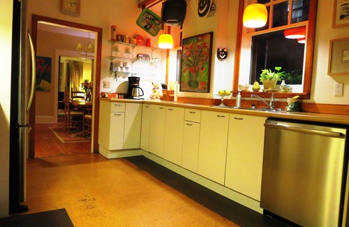 Cabbagetown Apartment | Lovely Artist's Cabbagetown Century Home Downtown with Private Courtyard