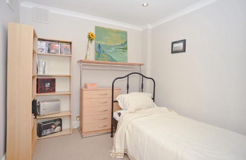 Bayswater Apartment | Lovely Artistic Home in Hyde Park, London