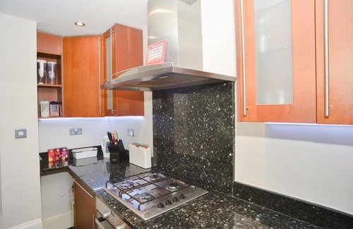 Bayswater Apartment | Lovely Artistic Home in Hyde Park, London
