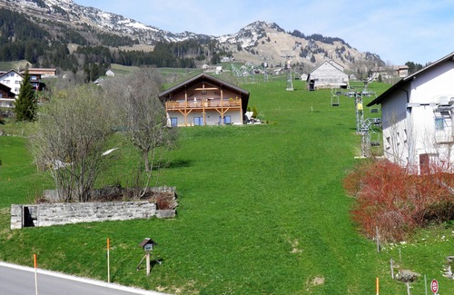 Amden Apartment | Lovely attic apartment in a central location in the middle of the mountains and close to the lake