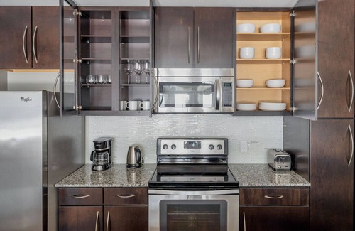 Barton Heights Apartment | Lovely Barton Springs 1BR w/Gym, Pool & W/D, nr downtown, by Blueground