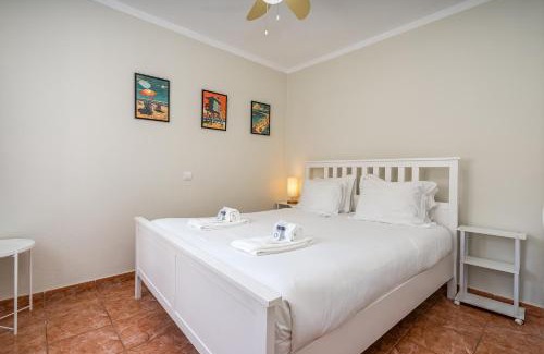 Burgau Apartment | Lovely beach apartment, sea views, rooftop terrace #1974